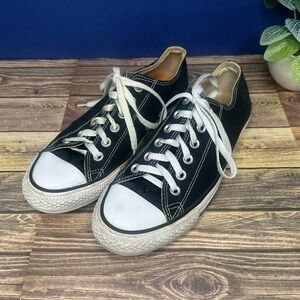 EUC Converse All Star Canvas Sneakers Size Men’s 6 / Women’s 8 (Black White)